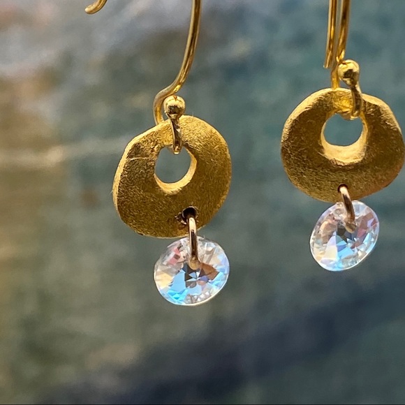 Matana handmade 24k gold and crystal earrings - Picture 4 of 6